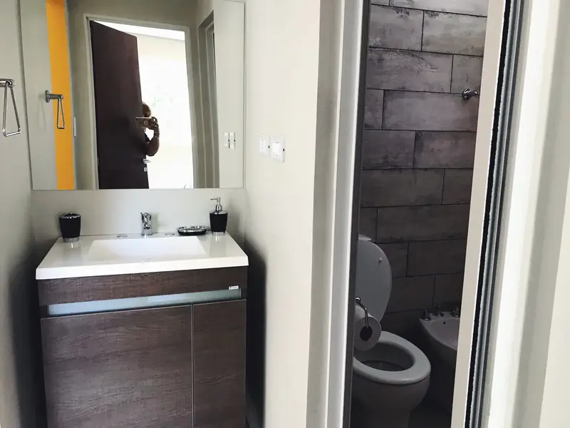 Departamento A, Departamentos Aguado — antebaño con bacha