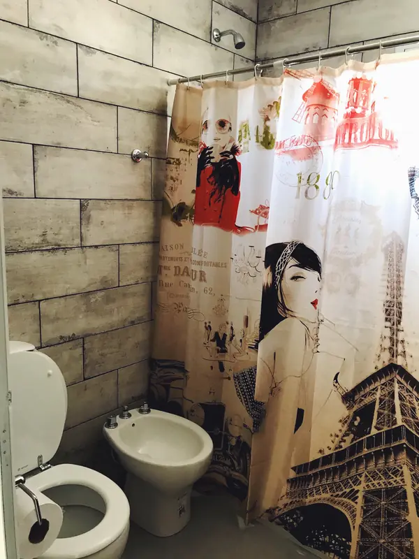 Departamento A, Departamentos Aguado — baño completo