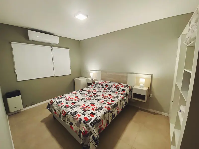 Departamento C, Departamentos Aguado — dormitorio principal con aire acondicionado