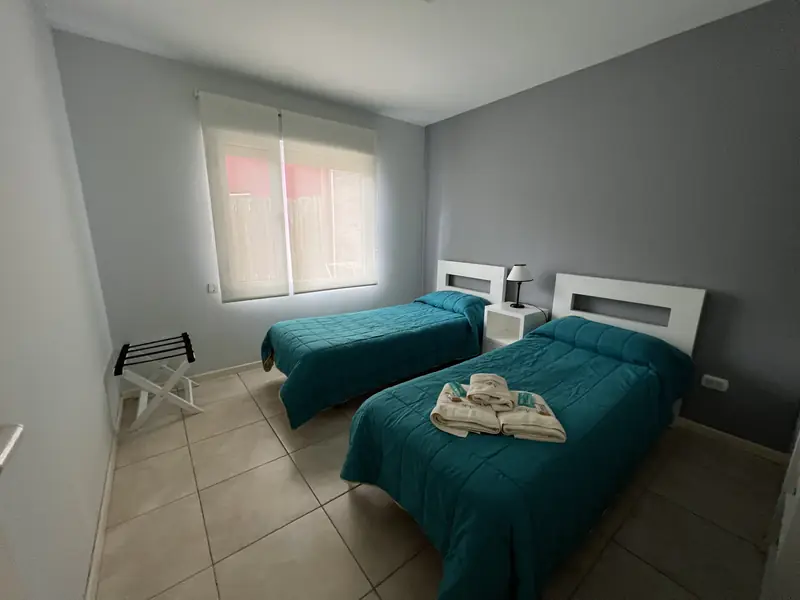 Cabañas Sendero de Pinos, Monte Hermoso — segundo dormitorio de la otra cabaña